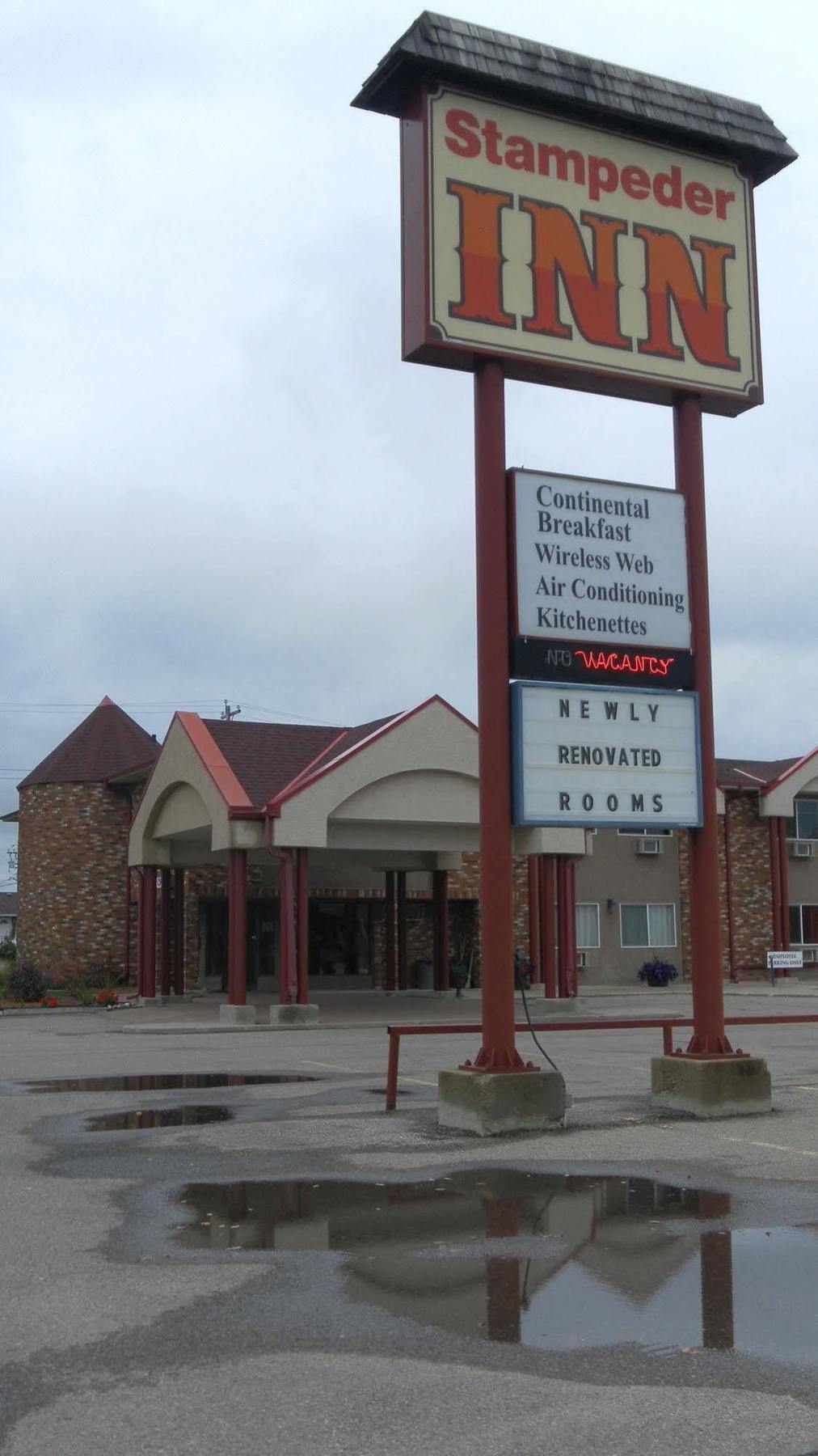 Stampeder Inn Ponoka Exteriér fotografie